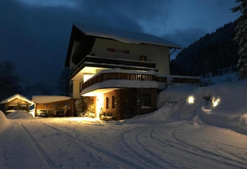 ユースホステル Alpengasthof Grobbauer