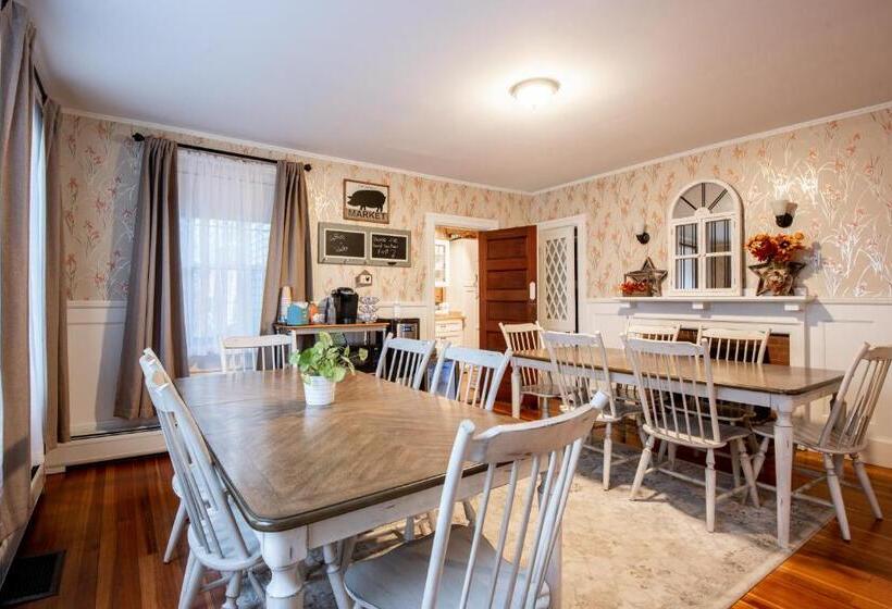 호스텔 The Harbor Inn