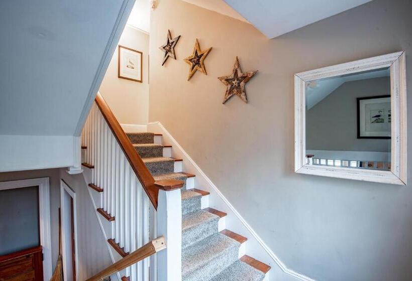 호스텔 The Harbor Inn