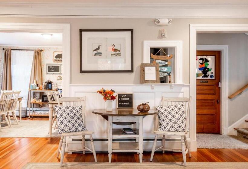 호스텔 The Harbor Inn