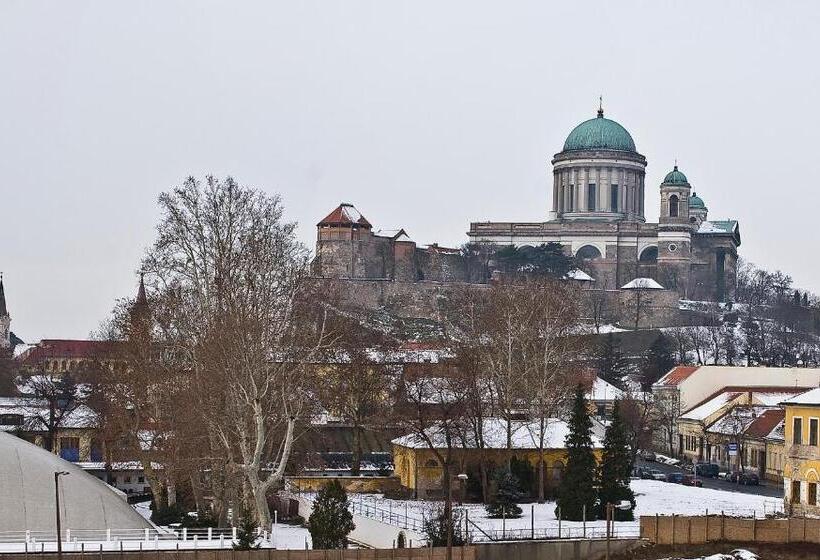 膳宿费 Amadeus Vendégház