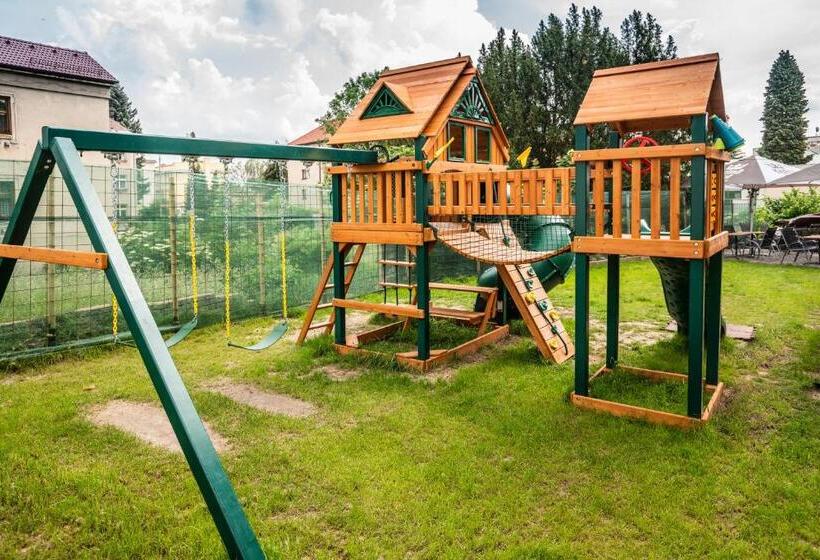 پانسیون Apartments Benešova 6