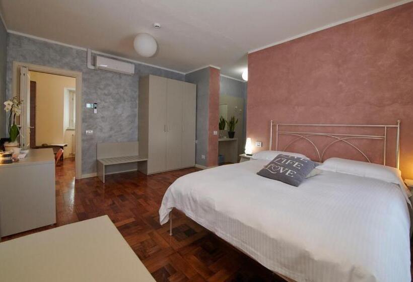 פנסיון Foresteria La Torretta