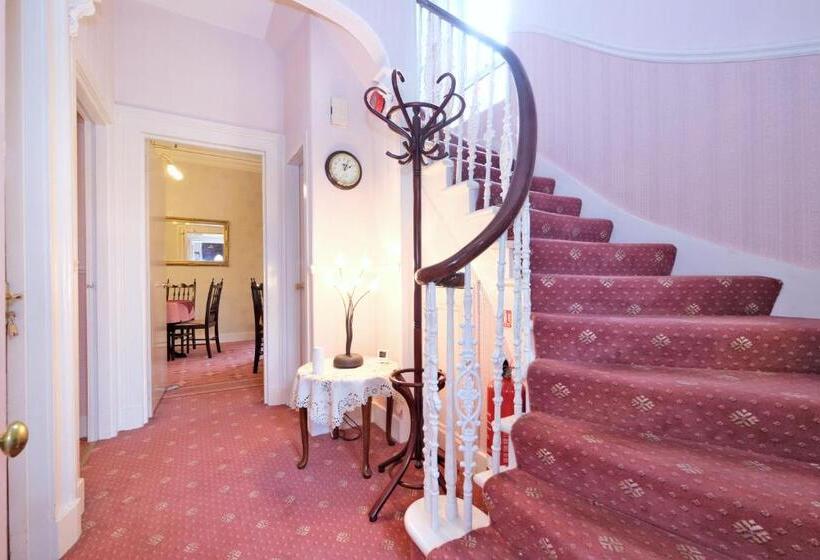 פנסיון The Jays Guest House