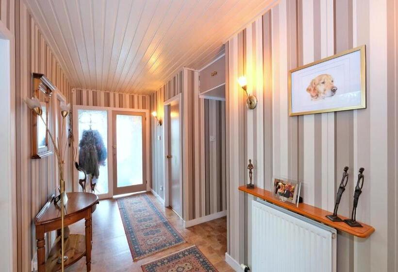 פנסיון The Jays Guest House