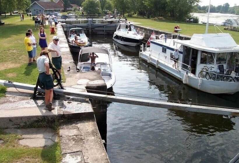 فندق صغير Merrickville Guest Suites