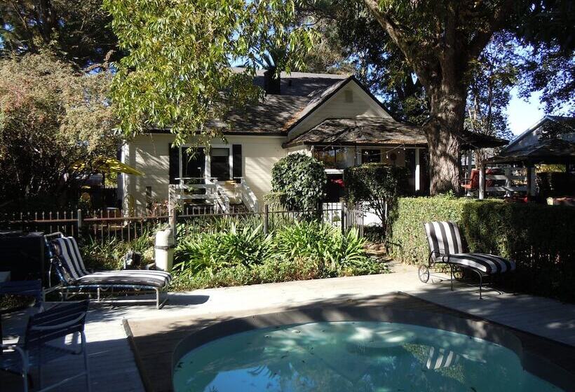 ユースホステル The Giraffe