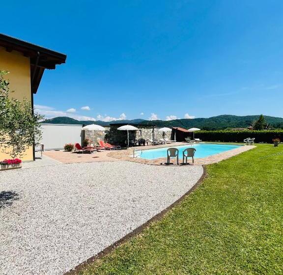 Отель Agriturismo E Alloggi Luis Gianni