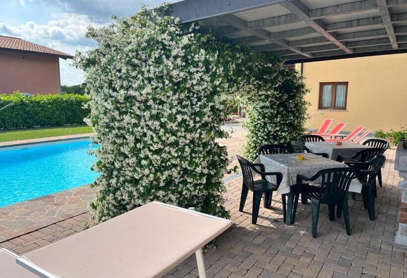 Отель Agriturismo E Alloggi Luis Gianni