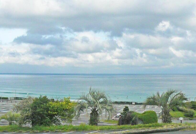 ペンション百万本のバラ A Million Roses