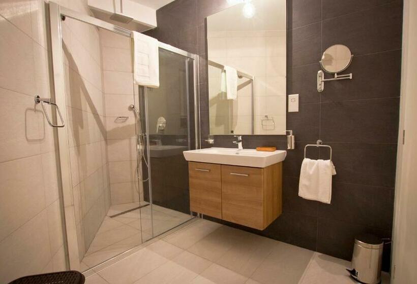 پانسیون Apartment 81