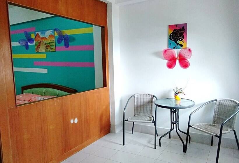 ペンション Benjamart Residence