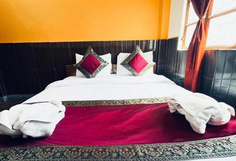 بنسيون Family Guest House