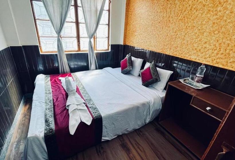 بنسيون Family Guest House