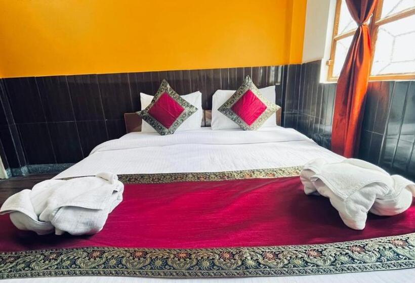 بنسيون Family Guest House