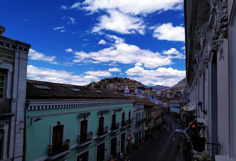 پانسیون Hostal Latitud Ecuem