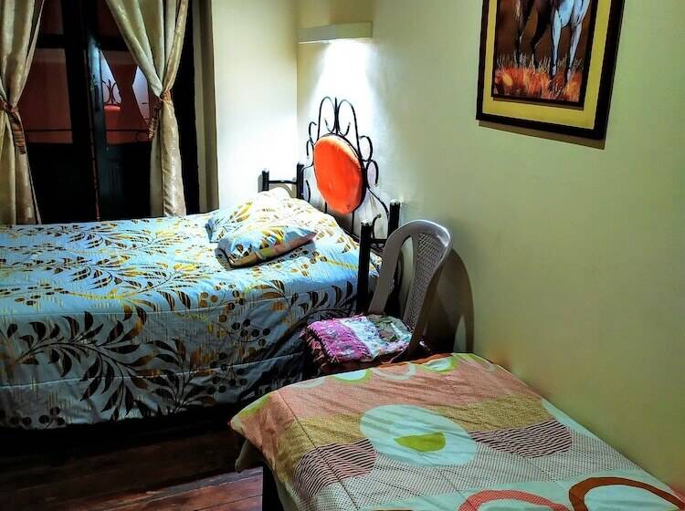 Пансион Hostal Latitud Ecuem