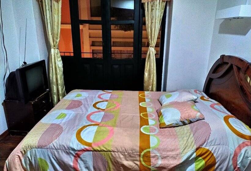 Пансион Hostal Latitud Ecuem