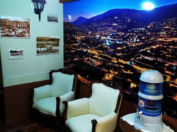 بنسيون Hostal Latitud Ecuem