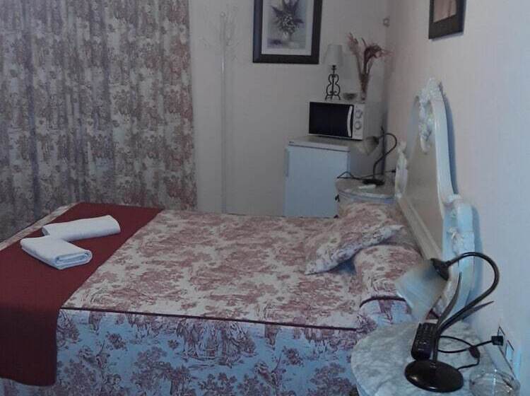 פנסיון Hostal Rocio