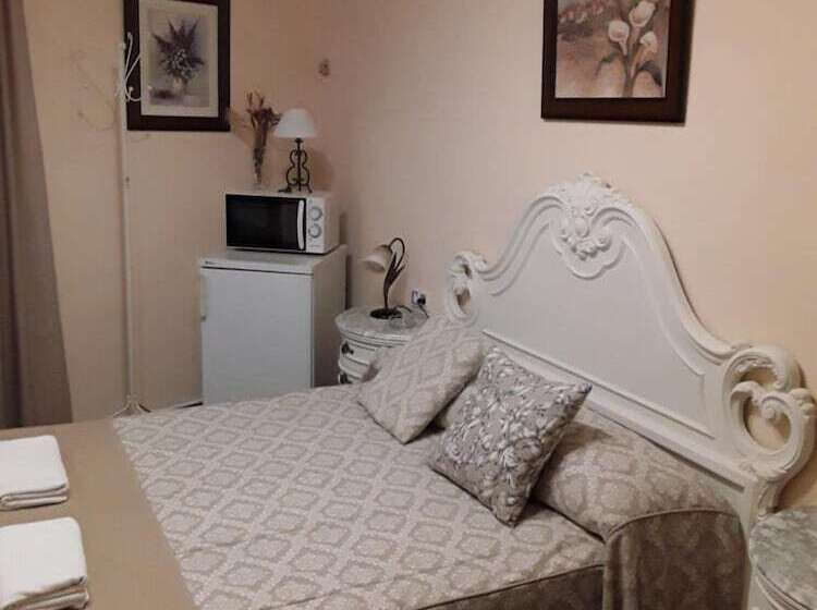 پانسیون Hostal Rocio