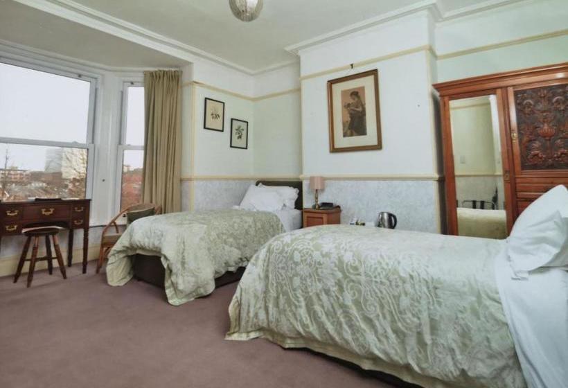 پانسیون The Raffles