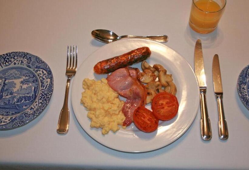 پانسیون West Acre House