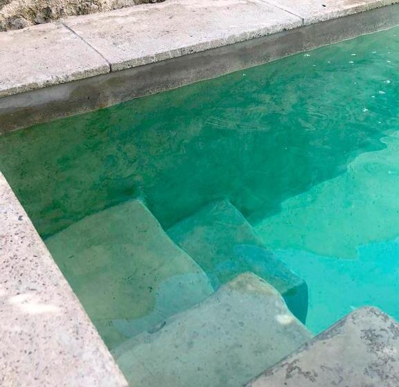 민박 Le Petit Chateau