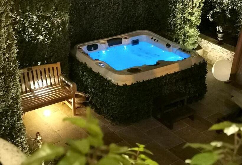 민박 Le Petit Chateau