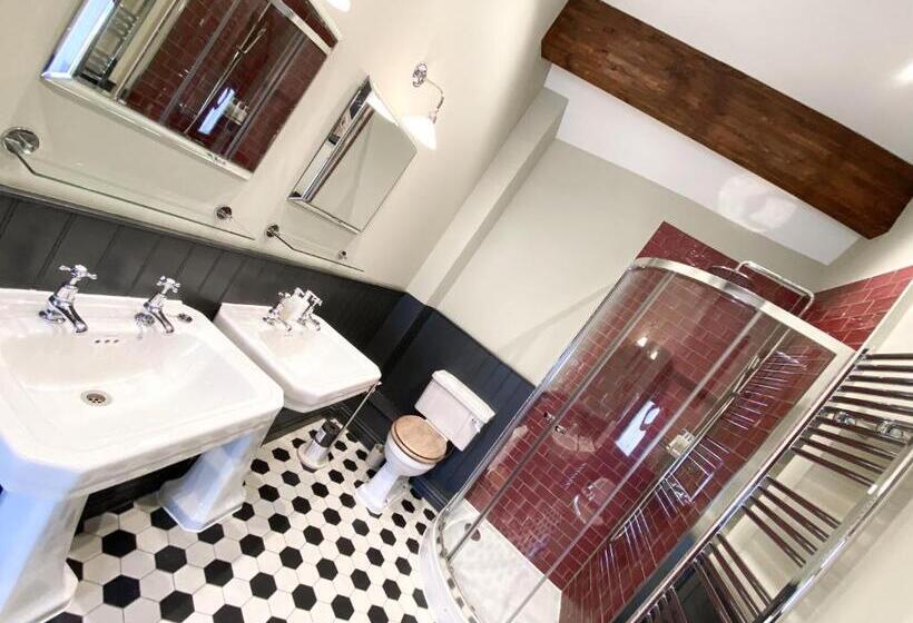 ホテル Helen Browning's Royal Oak