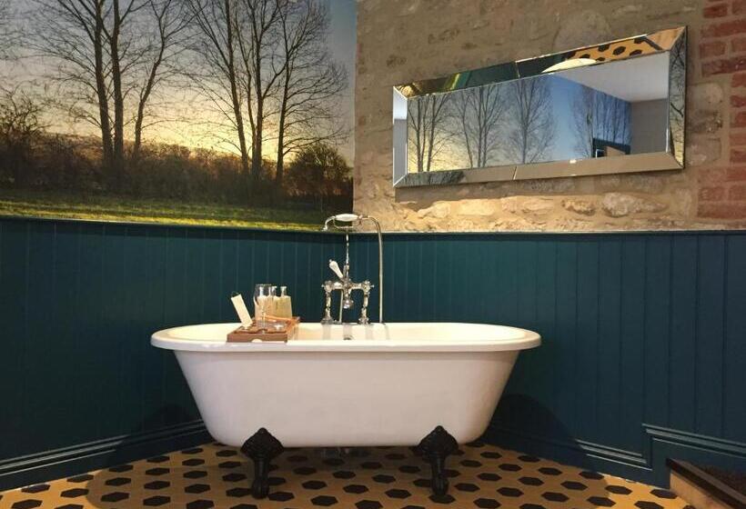 ホテル Helen Browning's Royal Oak