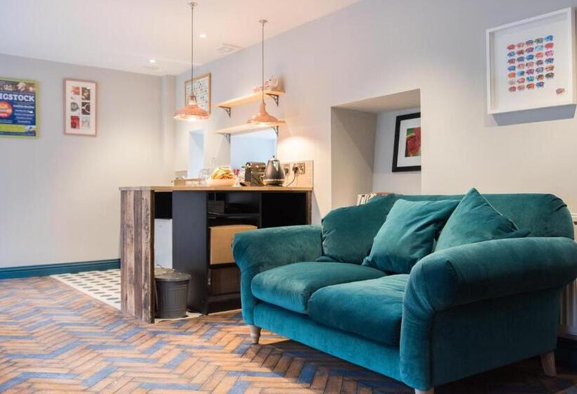 ホテル Helen Browning's Royal Oak