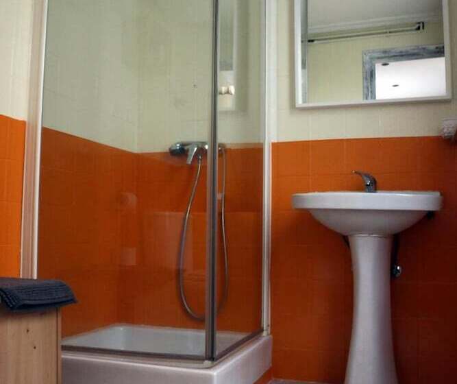 پانسیون Hostal La Uva