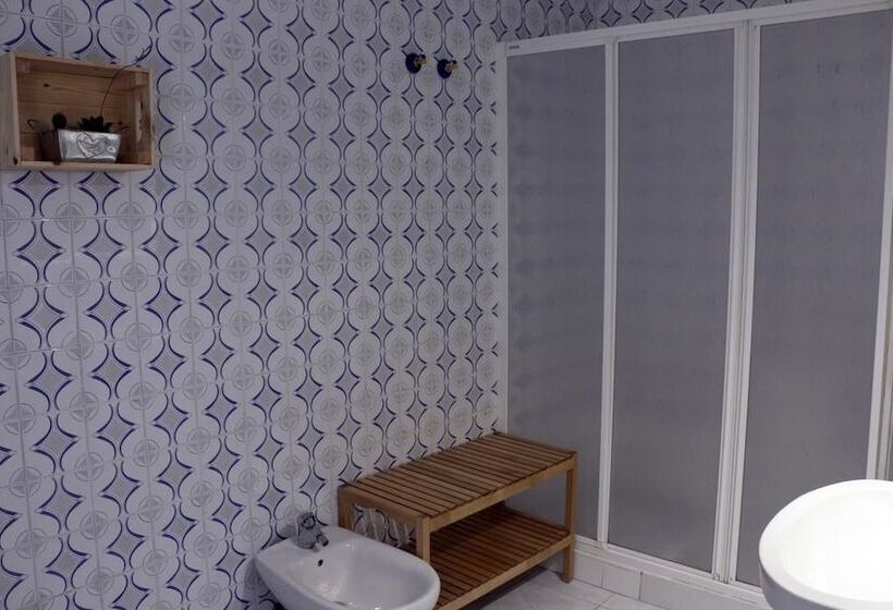 پانسیون Hostal La Uva