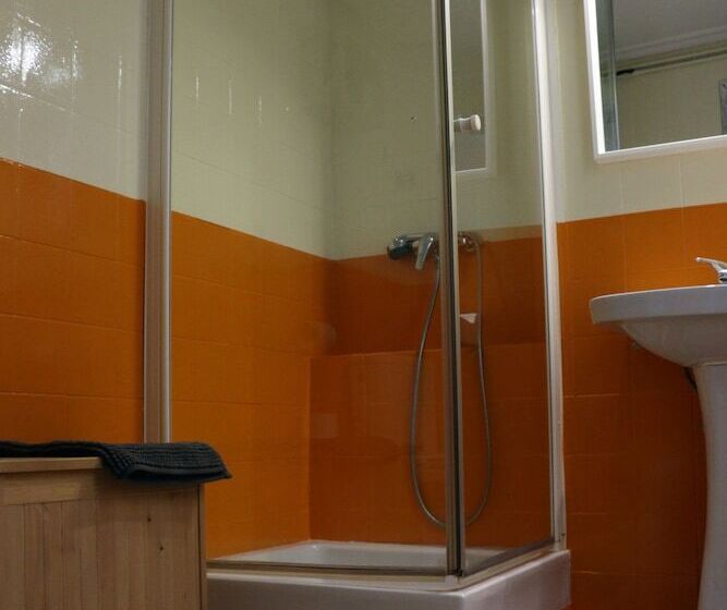 پانسیون Hostal La Uva