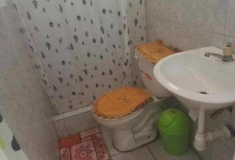 پانسیون Sarisa House