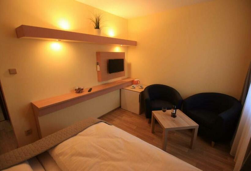 פנסיון U Admirala