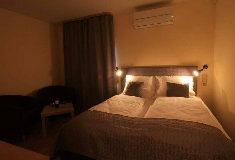 פנסיון U Admirala