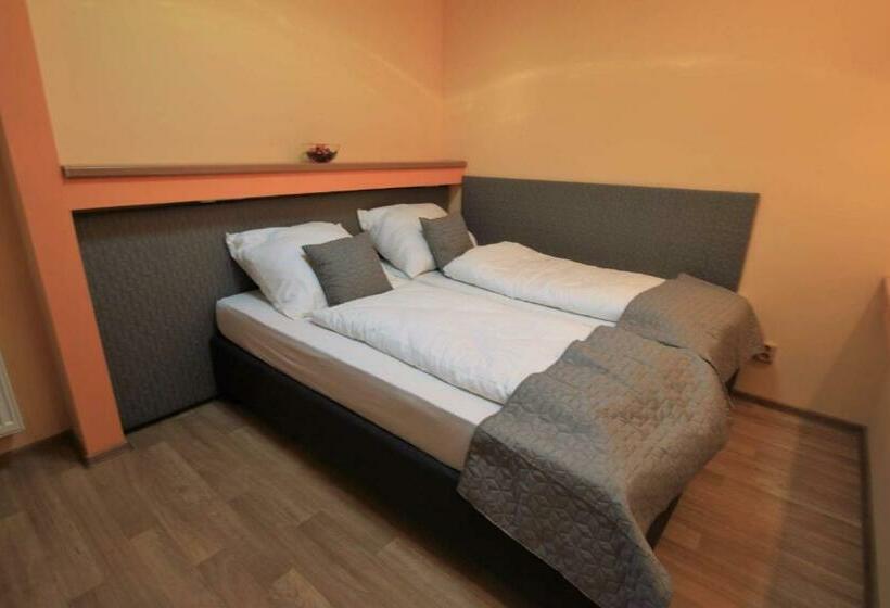 פנסיון U Admirala