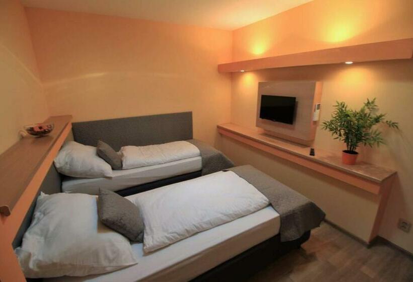 פנסיון U Admirala