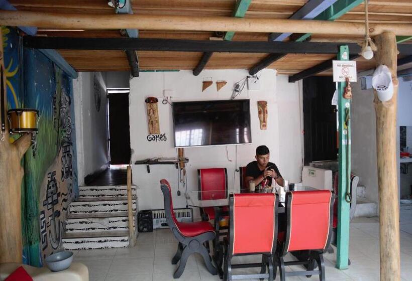 호스텔 Hostal Música Y Arte