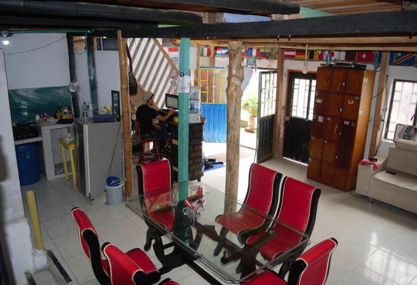 호스텔 Hostal Música Y Arte