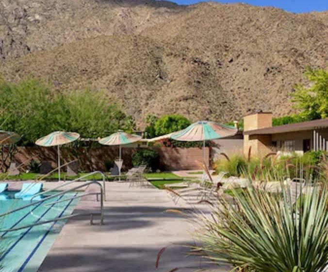 בית מלון כפרי The Hideaway  21 And Over