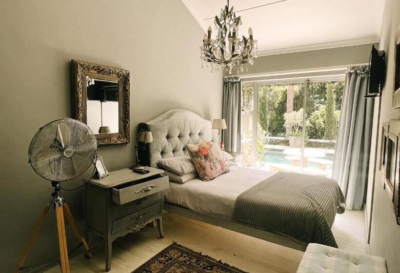 פנסיון 35 On Basil