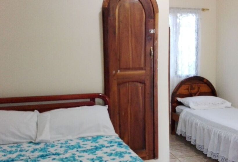 پانسیون Hostal Fragata