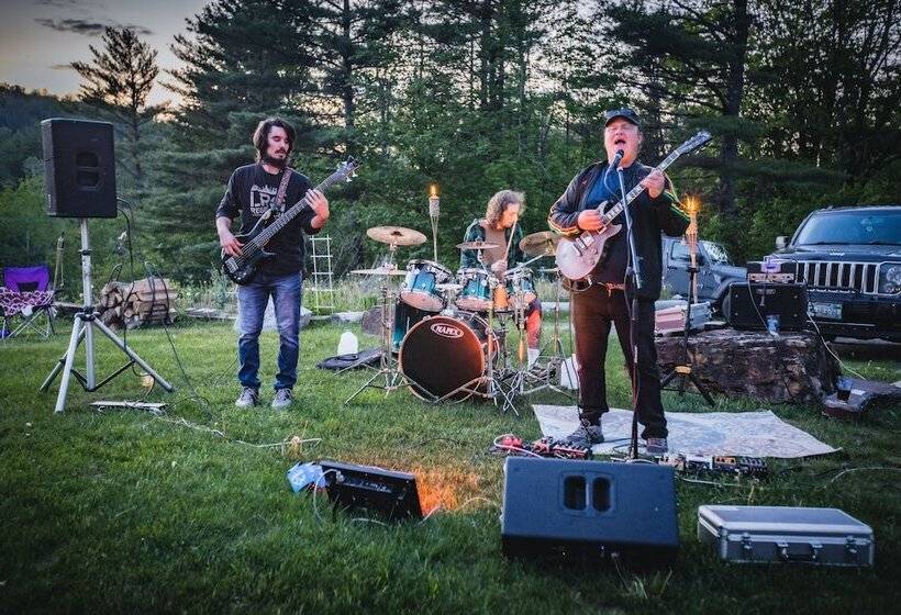 فندق صغير Inn By The River