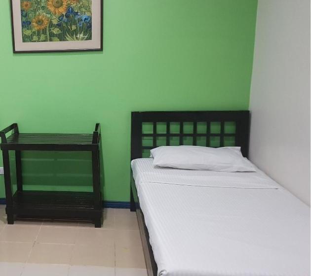 호스텔 Saltimboca Tourist Inn