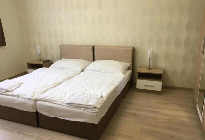 住宿加早餐  Kristály Apartmanok