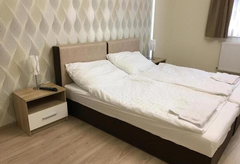住宿加早餐  Kristály Apartmanok