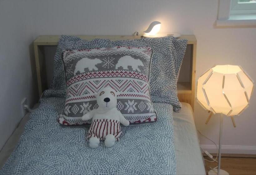 ペンション All In One Guesthouse